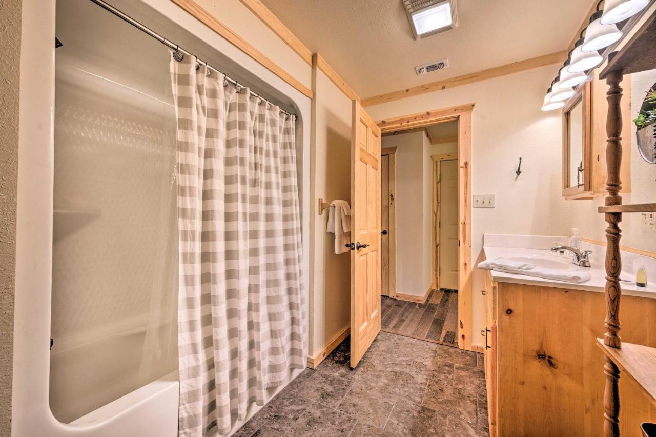 Broken Bow Retreat On 2 Acres With Hot Tub And Deck! Exterior foto